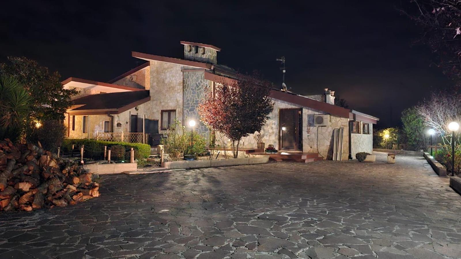 Case Vacanza E Camere In Villa Isabella Con Parcheggio Custodito E Wifi Gioia Del Colle Exteriör bild