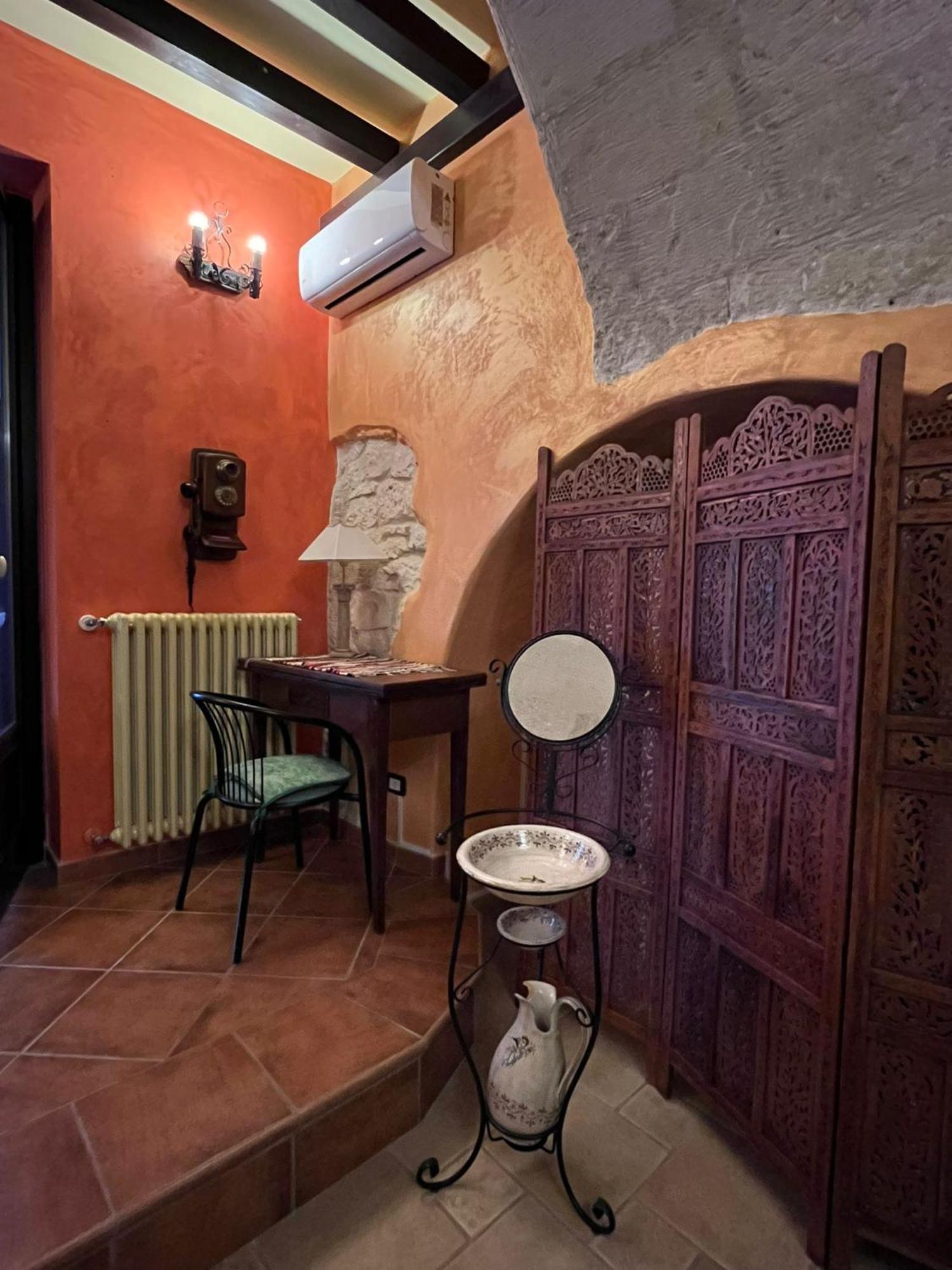 Case Vacanza E Camere In Villa Isabella Con Parcheggio Custodito E Wifi Gioia Del Colle Exteriör bild